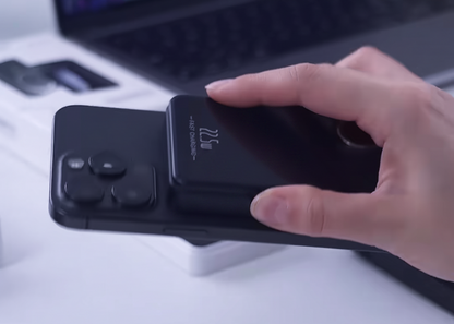 MagSnap Wireless Power Bank