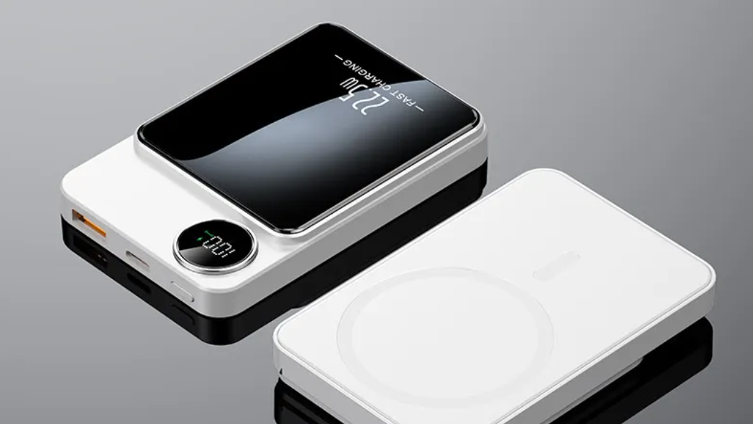 MagSnap Wireless Power Bank
